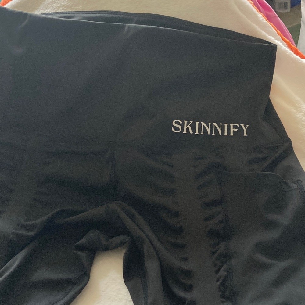 Skinnify excercise leggings brand new size xl